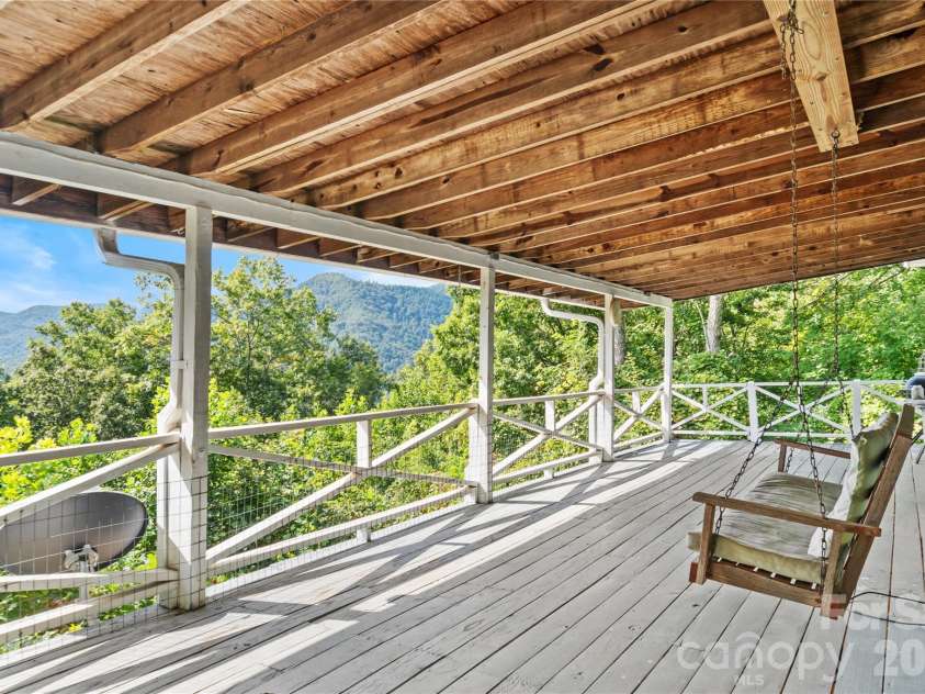 454 Hummingbird Lane, Franklin, NC 28734.  MLS# CAR4299502, YatesRealty ID 9704. 