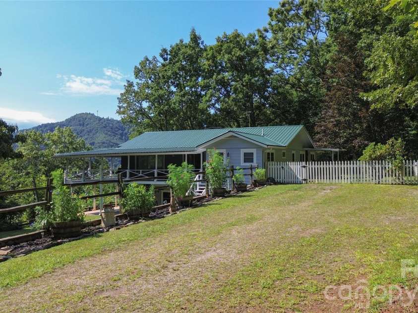 454 Hummingbird Lane, Franklin, NC 28734.  MLS# CAR4299502, YatesRealty ID 9704. 