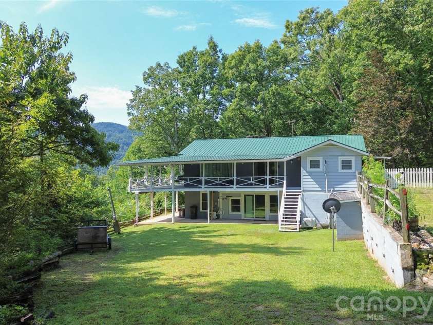 454 Hummingbird Lane, Franklin, NC 28734.  MLS# CAR4299502, YatesRealty ID 9704. 