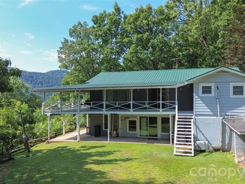 454 Hummingbird Lane, Franklin, NC 28734.  MLS# CAR4299502, YatesRealty ID 9704. 
