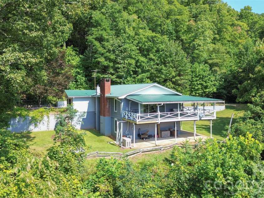 454 Hummingbird Lane, Franklin, NC 28734.  MLS# CAR4299502, YatesRealty ID 9704. 