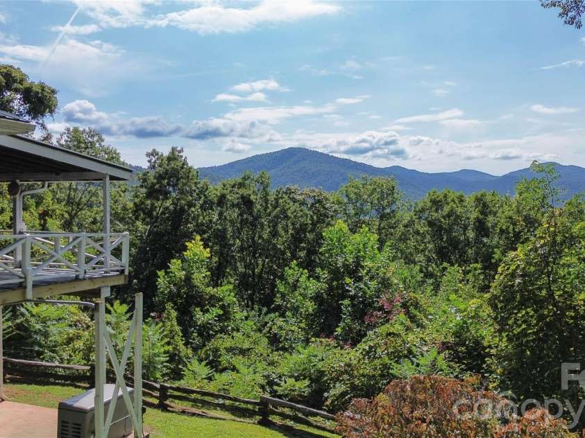 454 Hummingbird Lane, Franklin, NC 28734.  MLS# CAR4299502, YatesRealty ID 9704. 