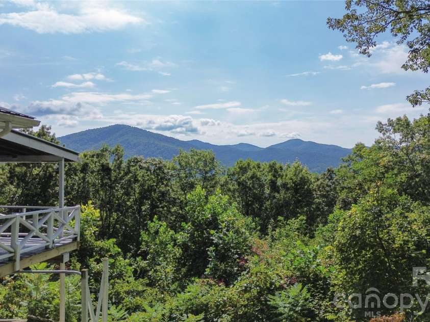 454 Hummingbird Lane, Franklin, NC 28734.  MLS# CAR4299502, YatesRealty ID 9704. 
