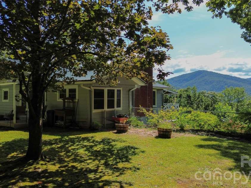 454 Hummingbird Lane, Franklin, NC 28734.  MLS# CAR4299502, YatesRealty ID 9704. 