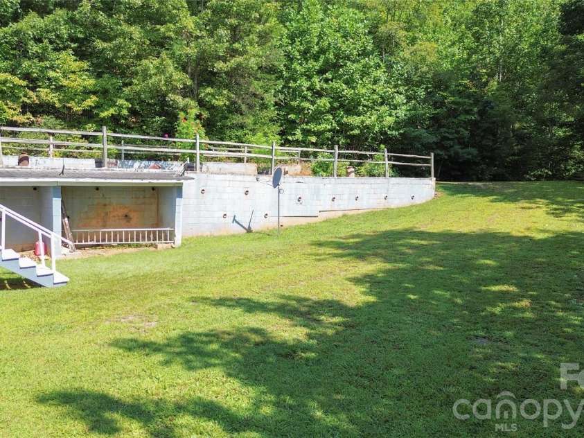 454 Hummingbird Lane, Franklin, NC 28734.  MLS# CAR4299502, YatesRealty ID 9704. 