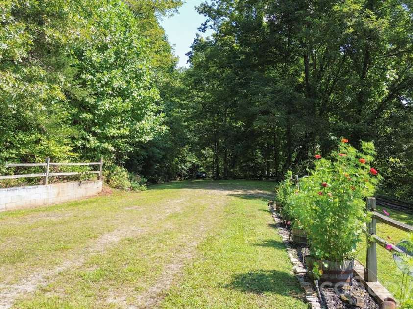 454 Hummingbird Lane, Franklin, NC 28734.  MLS# CAR4299502, YatesRealty ID 9704. 