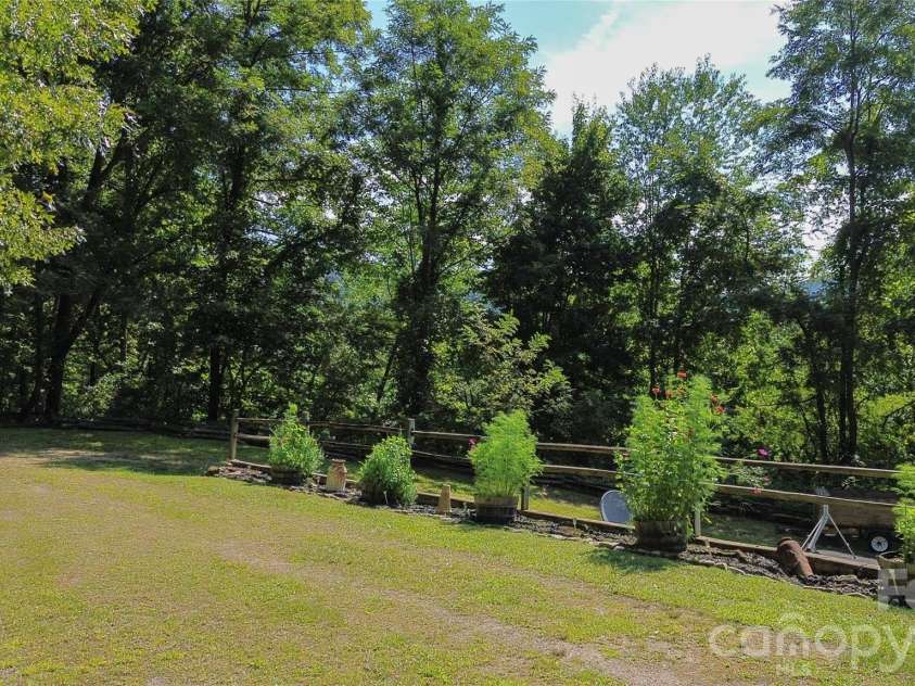 454 Hummingbird Lane, Franklin, NC 28734.  MLS# CAR4299502, YatesRealty ID 9704. 