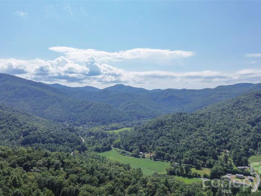 454 Hummingbird Lane, Franklin, NC 28734.  MLS# CAR4299502, YatesRealty ID 9704. 