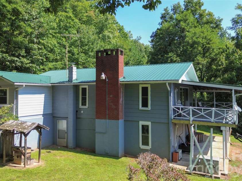 454 Hummingbird Lane, Franklin, NC 28734.  MLS# CAR4299502, YatesRealty ID 9704. 