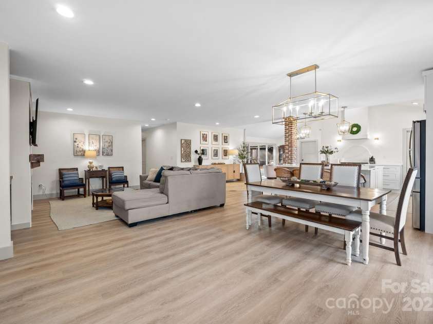 845 2nd Street, Hickory, NC 28601.  MLS# CAR4240214, YatesRealty ID 9704. 