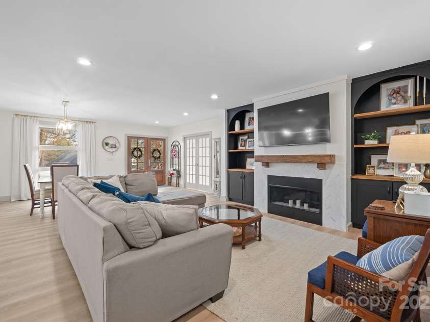 845 2nd Street, Hickory, NC 28601.  MLS# CAR4240214, YatesRealty ID 9704. 