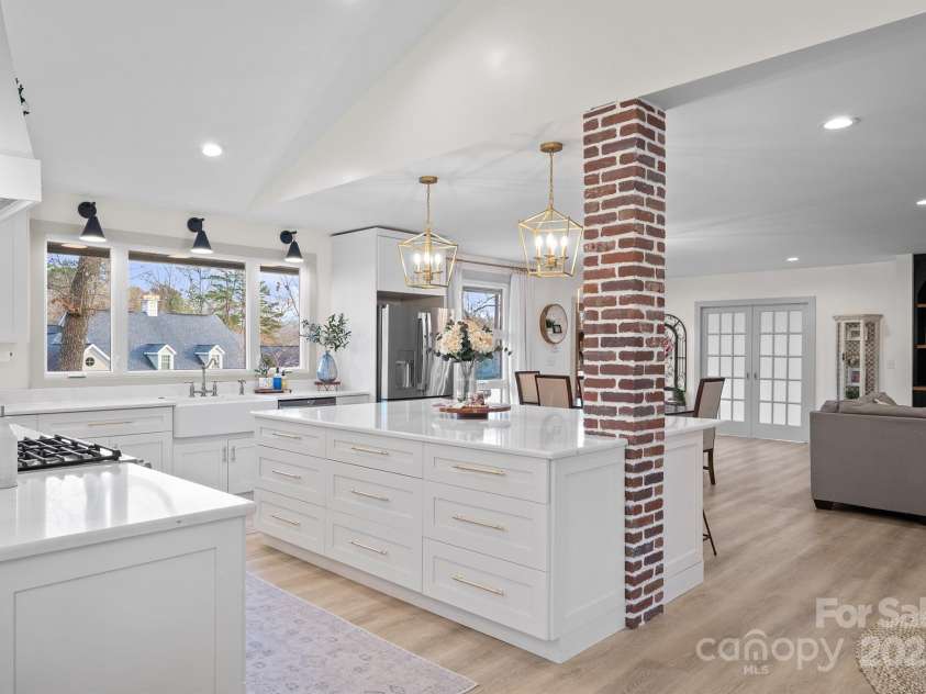 845 2nd Street, Hickory, NC 28601.  MLS# CAR4240214, YatesRealty ID 9704. 