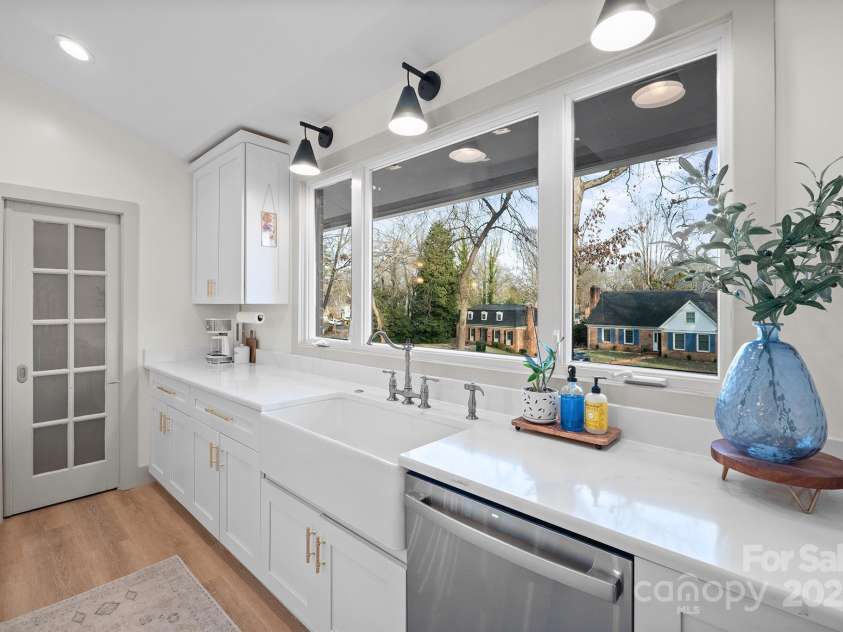 845 2nd Street, Hickory, NC 28601.  MLS# CAR4240214, YatesRealty ID 9704. 