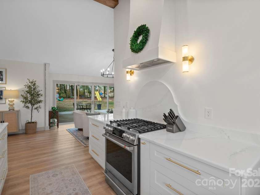 845 2nd Street, Hickory, NC 28601.  MLS# CAR4240214, YatesRealty ID 9704. 