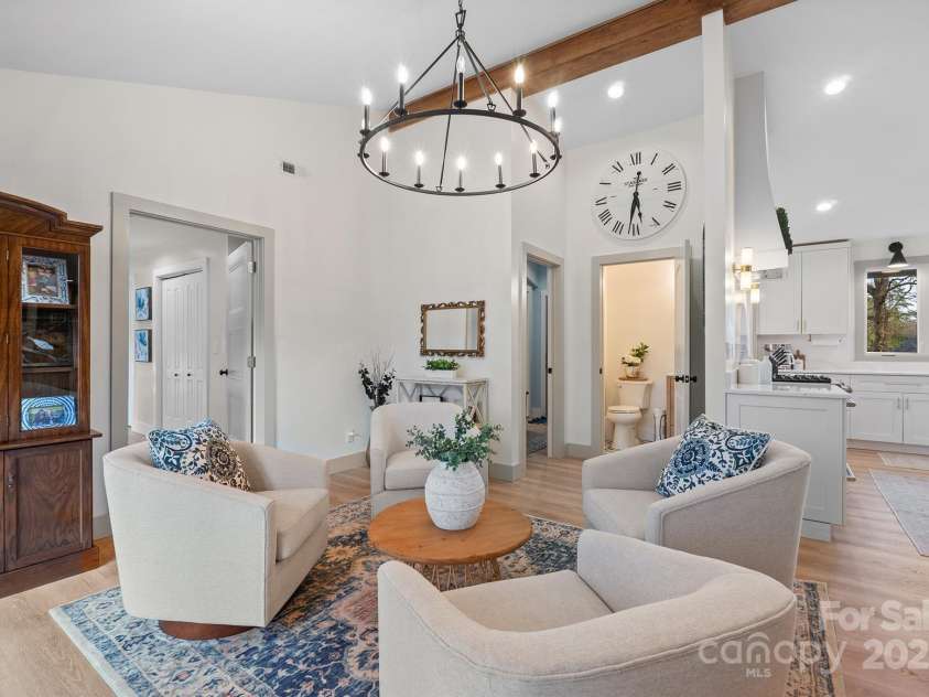 845 2nd Street, Hickory, NC 28601.  MLS# CAR4240214, YatesRealty ID 9704. 