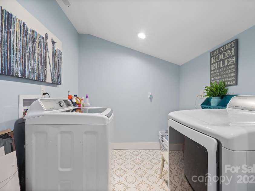 845 2nd Street, Hickory, NC 28601.  MLS# CAR4240214, YatesRealty ID 9704. 