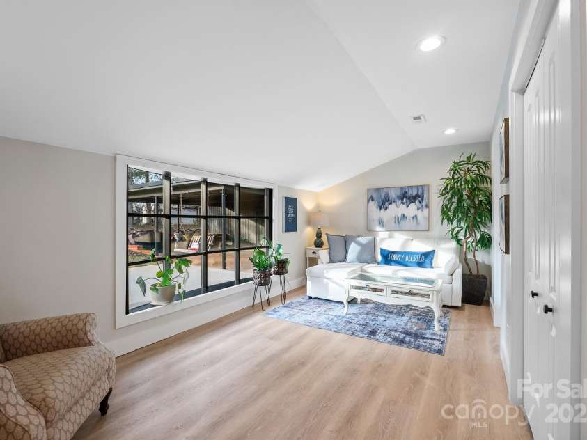 845 2nd Street, Hickory, NC 28601.  MLS# CAR4240214, YatesRealty ID 9704. 