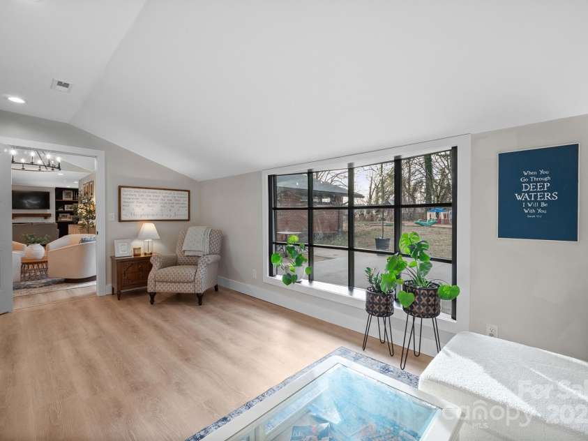 845 2nd Street, Hickory, NC 28601.  MLS# CAR4240214, YatesRealty ID 9704. 