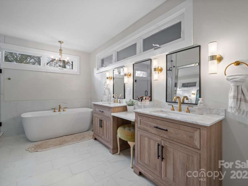 845 2nd Street, Hickory, NC 28601.  MLS# CAR4240214, YatesRealty ID 9704. 