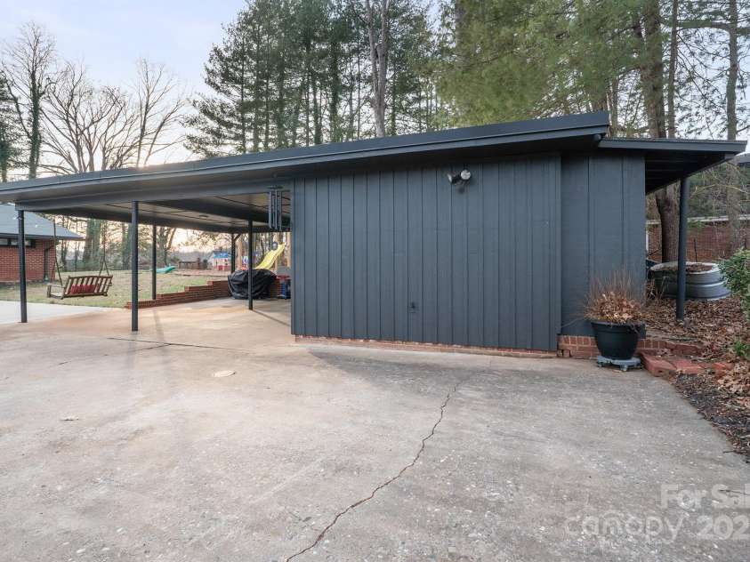 845 2nd Street, Hickory, NC 28601.  MLS# CAR4240214, YatesRealty ID 9704. 