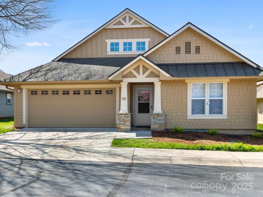 47 Barn Owl Way, Hendersonville, NC 28792.  MLS# CAR4241926, YatesRealty ID 9706. 