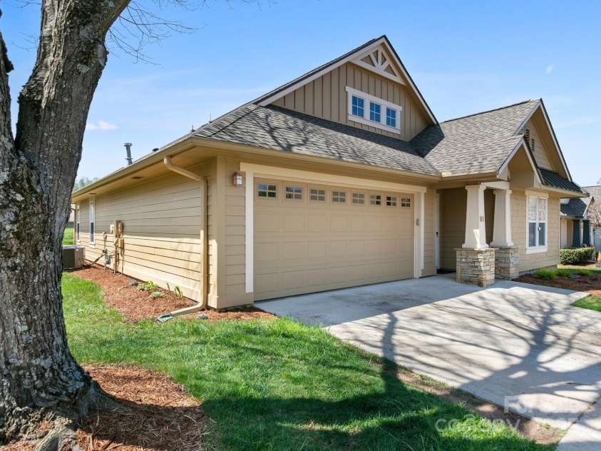 47 Barn Owl Way, Hendersonville, NC 28792.  MLS# CAR4241926, YatesRealty ID 9706. 