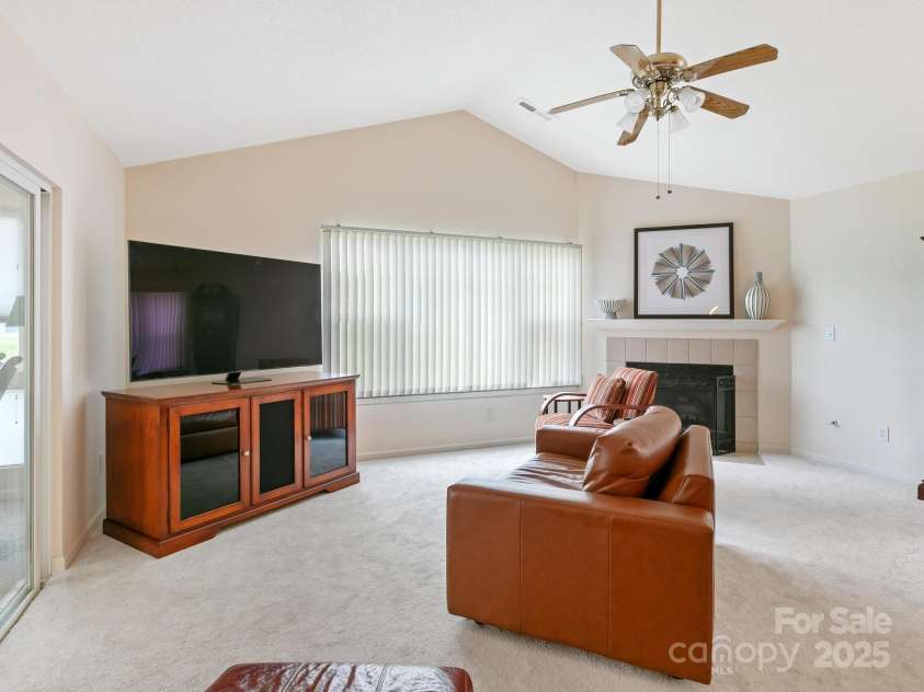 47 Barn Owl Way, Hendersonville, NC 28792.  MLS# CAR4241926, YatesRealty ID 9706. 