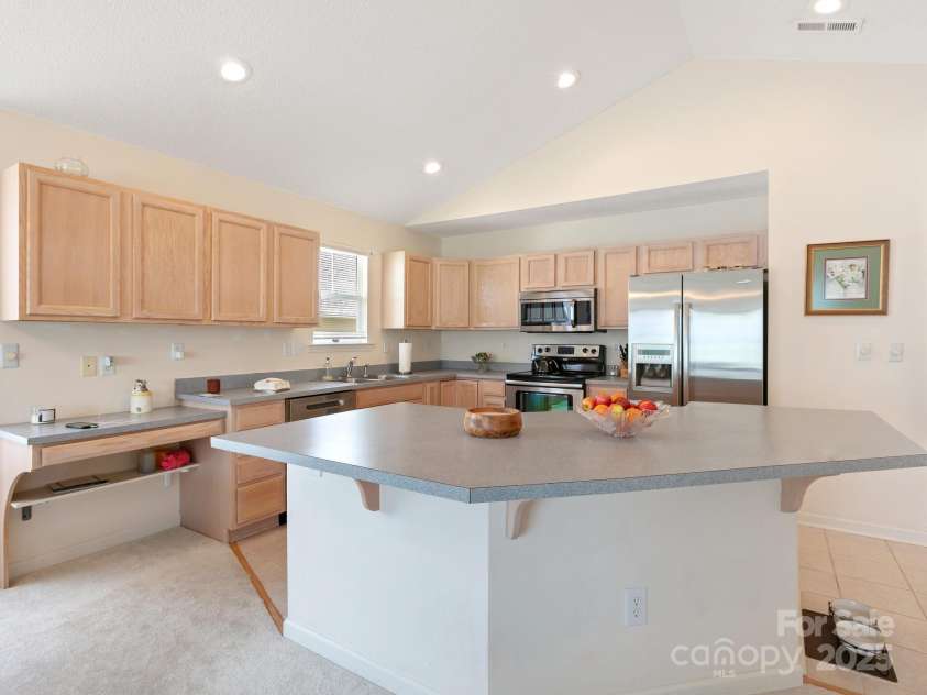 47 Barn Owl Way, Hendersonville, NC 28792.  MLS# CAR4241926, YatesRealty ID 9706. 