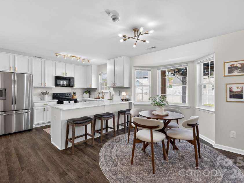 11028 Grapeyard Court, Charlotte, NC 28273.  MLS# CAR4360855, YatesRealty ID 9707. Breakfast room and updated kitchen.