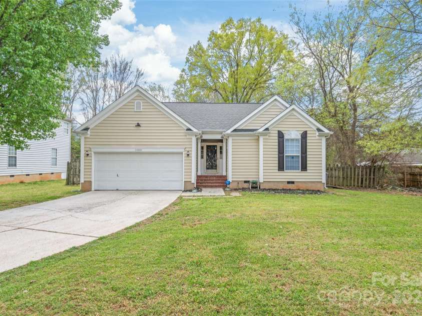 11404 Larix Drive, Charlotte, NC 28273.  MLS# CAR4233531, YatesRealty ID 9707. 