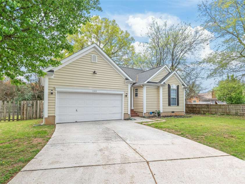 11404 Larix Drive, Charlotte, NC 28273.  MLS# CAR4233531, YatesRealty ID 9707. 