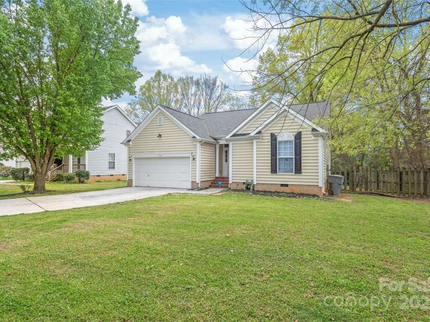 11404 Larix Drive, Charlotte, NC 28273.  MLS# CAR4233531, YatesRealty ID 9707. 