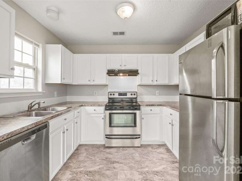 11404 Larix Drive, Charlotte, NC 28273.  MLS# CAR4233531, YatesRealty ID 9707. 