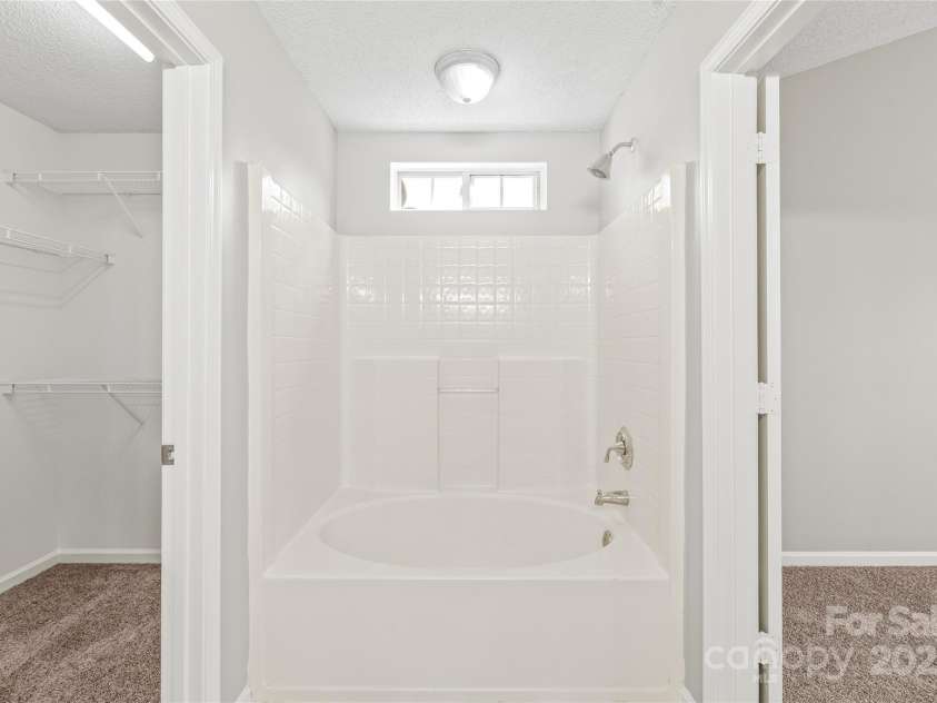 11404 Larix Drive, Charlotte, NC 28273.  MLS# CAR4233531, YatesRealty ID 9707. 