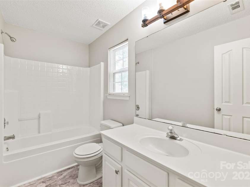 11404 Larix Drive, Charlotte, NC 28273.  MLS# CAR4233531, YatesRealty ID 9707. 