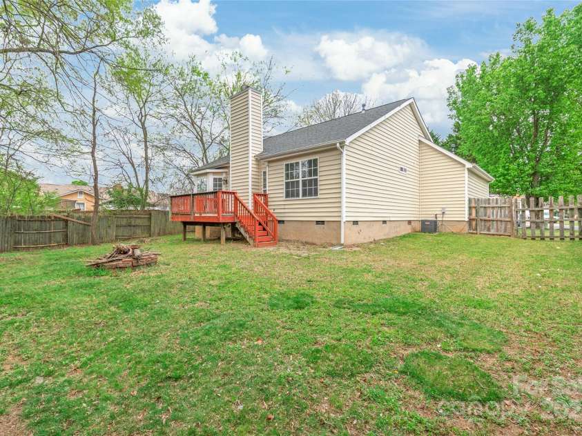 11404 Larix Drive, Charlotte, NC 28273.  MLS# CAR4233531, YatesRealty ID 9707. 