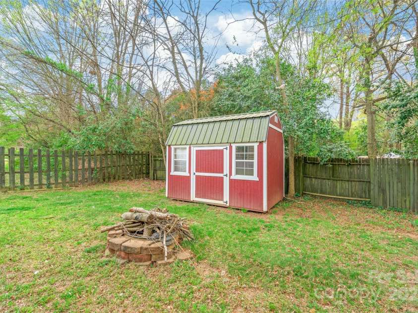 11404 Larix Drive, Charlotte, NC 28273.  MLS# CAR4233531, YatesRealty ID 9707. 