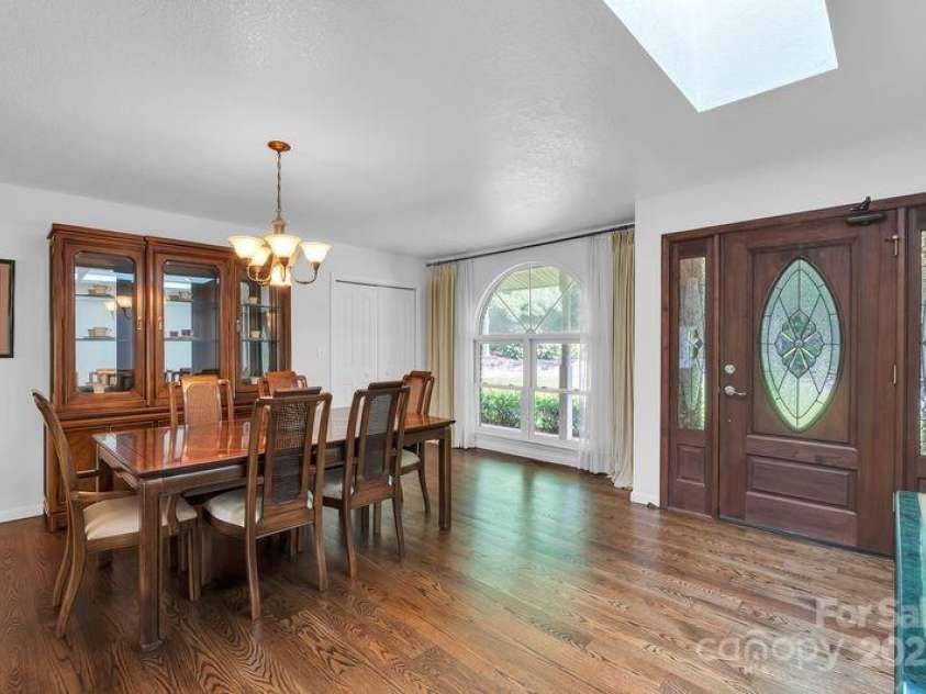 156 Circle Top Drive, Hendersonville, NC 28739.  MLS# CAR4283069, YatesRealty ID 9708. 