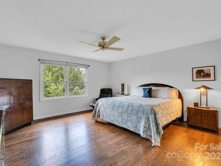 156 Circle Top Drive, Hendersonville, NC 28739.  MLS# CAR4283069, YatesRealty ID 9708. 