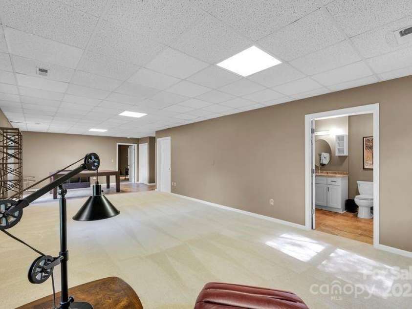 156 Circle Top Drive, Hendersonville, NC 28739.  MLS# CAR4283069, YatesRealty ID 9708. 