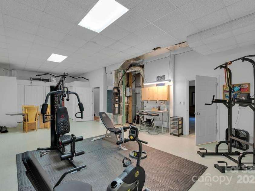 156 Circle Top Drive, Hendersonville, NC 28739.  MLS# CAR4283069, YatesRealty ID 9708. 