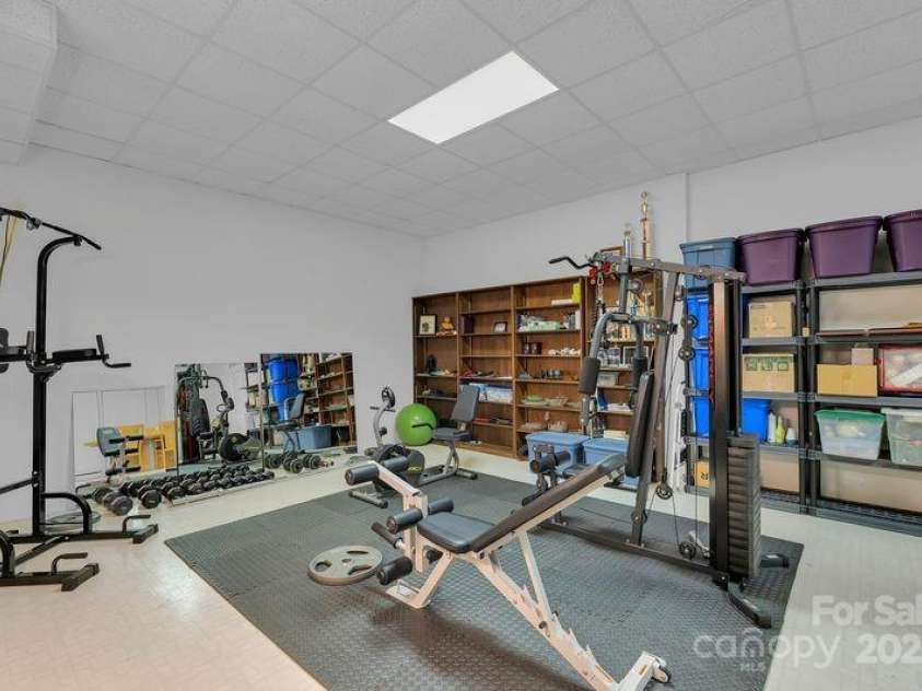 156 Circle Top Drive, Hendersonville, NC 28739.  MLS# CAR4283069, YatesRealty ID 9708. 