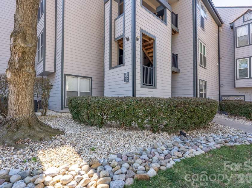 18851 Vineyard Point Lane, Cornelius, NC 28031.  MLS# CAR4361141, YatesRealty ID 9708. 