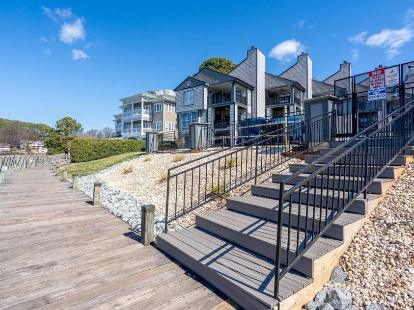 18851 Vineyard Point Lane, Cornelius, NC 28031.  MLS# CAR4361141, YatesRealty ID 9708. 