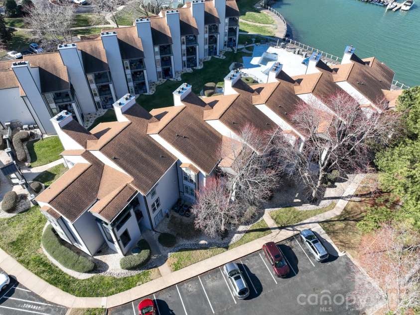 18851 Vineyard Point Lane, Cornelius, NC 28031.  MLS# CAR4361141, YatesRealty ID 9708. 