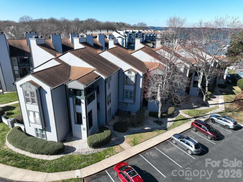 18851 Vineyard Point Lane, Cornelius, NC 28031.  MLS# CAR4361141, YatesRealty ID 9708. 