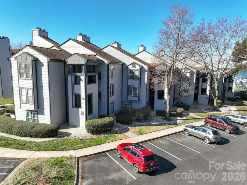 18851 Vineyard Point Lane, Cornelius, NC 28031.  MLS# CAR4361141, YatesRealty ID 9708. 