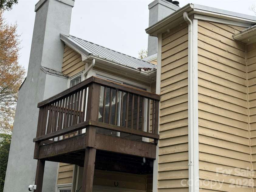3200 Selwyn Farms Lane, Charlotte, NC 28209.  MLS# CAR4362987, YatesRealty ID 9709. Private back balcony.