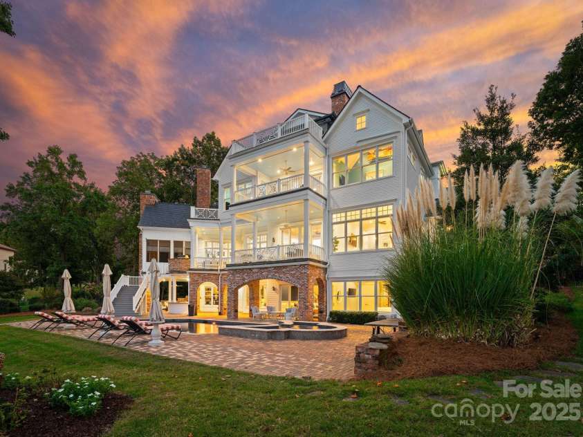 16921 Jetton Road, Cornelius, NC 28031.  MLS# CAR4191237, YatesRealty ID 971. Beautiful inside and out