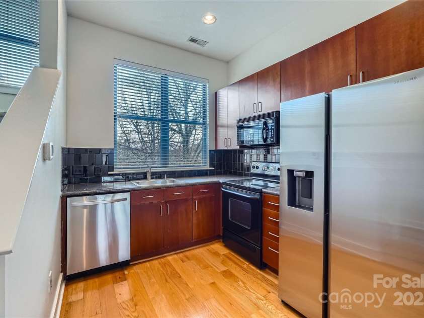 716 Alexander Street, Charlotte, NC 28202.  MLS# CAR4218300, YatesRealty ID 9710. 